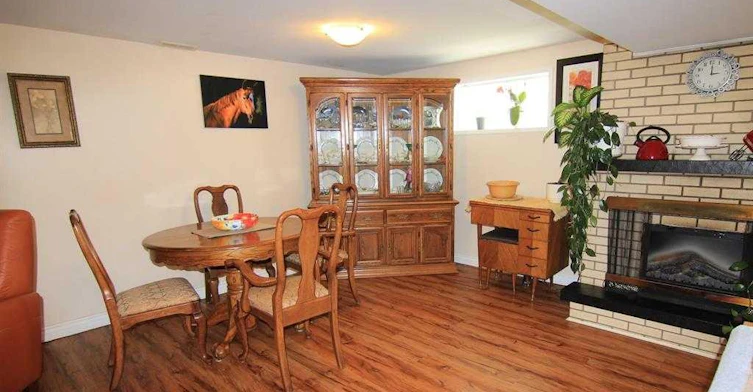 Basement Unit-7504 39 Avenue NW, Calgary, AB, T3B 1V3 - 9
