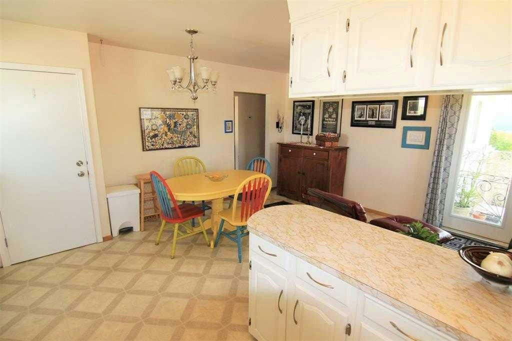7504 39 Avenue NW, Calgary, AB, T3B 1V3 - 8