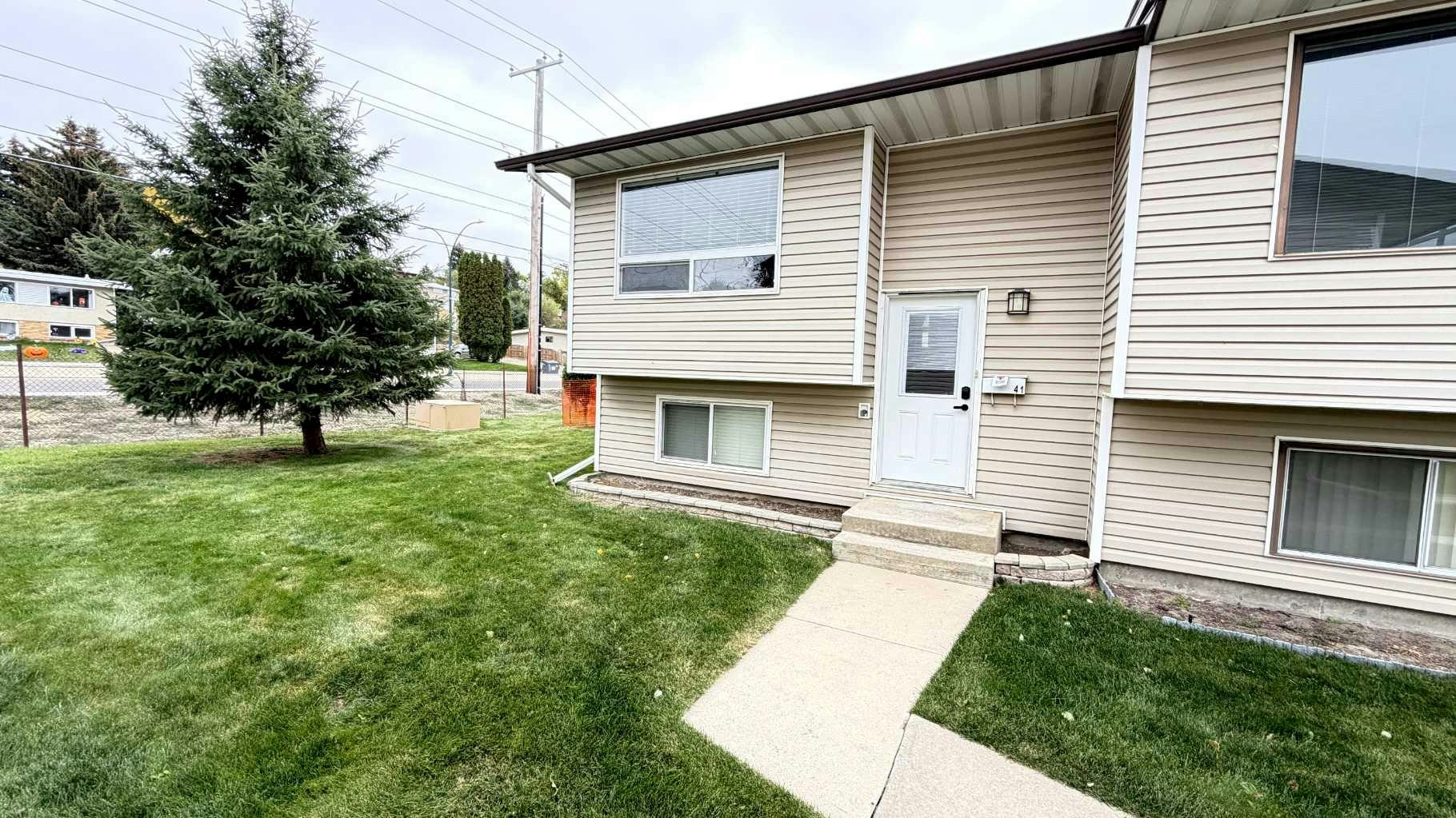 41 Link Court SW, Medicine Hat, AB, T1A 7X6