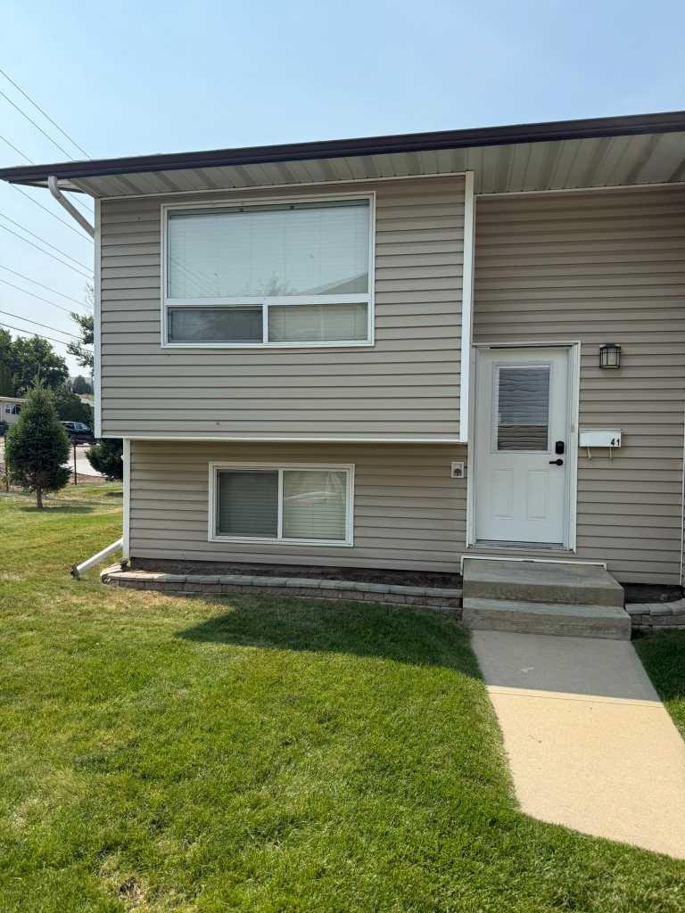 41 Link Court SW, Medicine Hat, AB, T1A 7X6