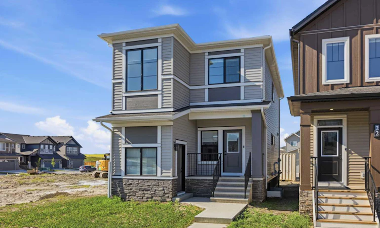 18 Chinook Winds Court SW