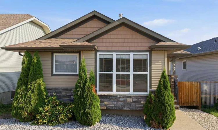 93 Valley Crescent
