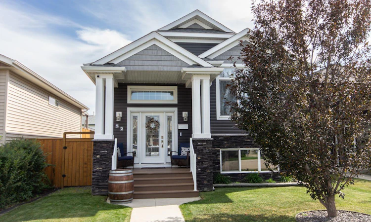 52 Almond Crescent
