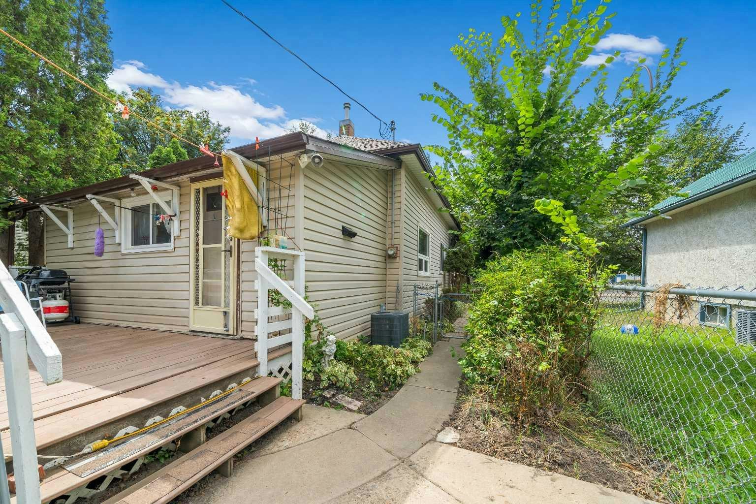 511B Maple Avenue SE, Medicine Hat, AB, T1B 3A6