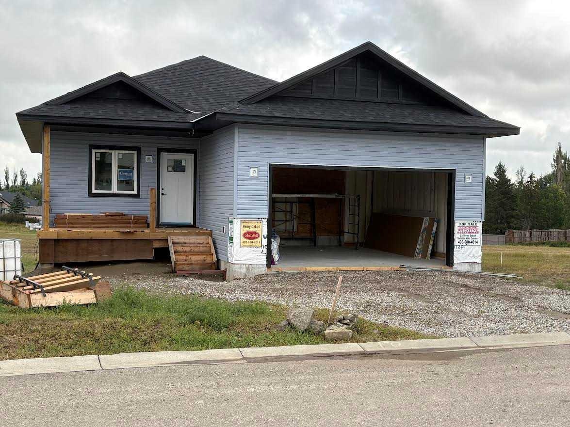 510 Whispering Greens Avenue, Vulcan, AB, T0M 0B0