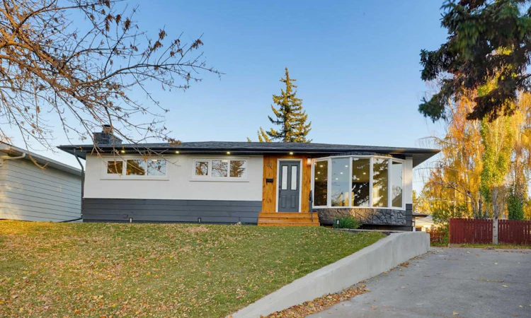 83 Ferncliff Crescent SE