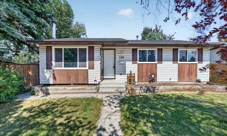 136 Templeview Place NE