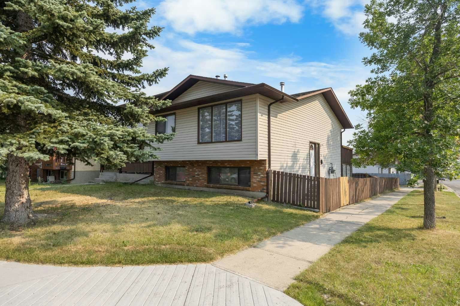 1 Edgewood Drive NW, Calgary, AB, T3A 2T3