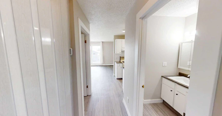 18-10028 105 Avenue, Grande Prairie, AB, T8V 1H1 - 2