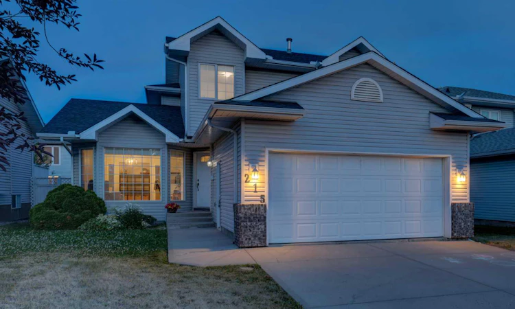215 Arbour Ridge Way NW