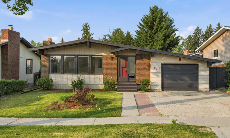 731 Queensland Drive SE