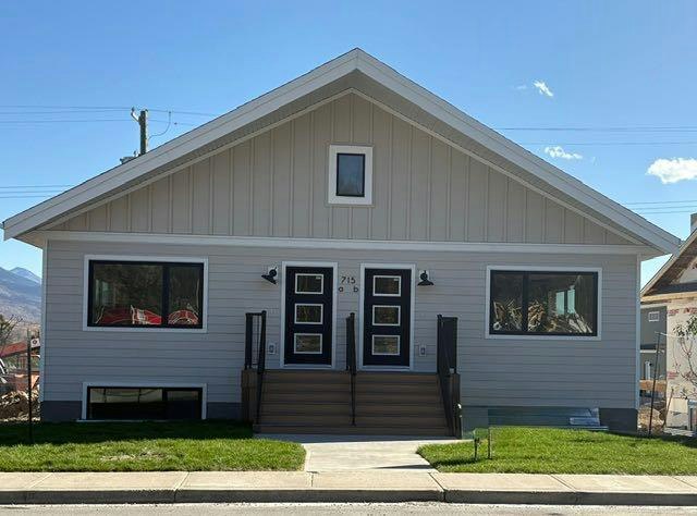 715 A & B Geikie Street, Jasper, AB, T0E 1E0
