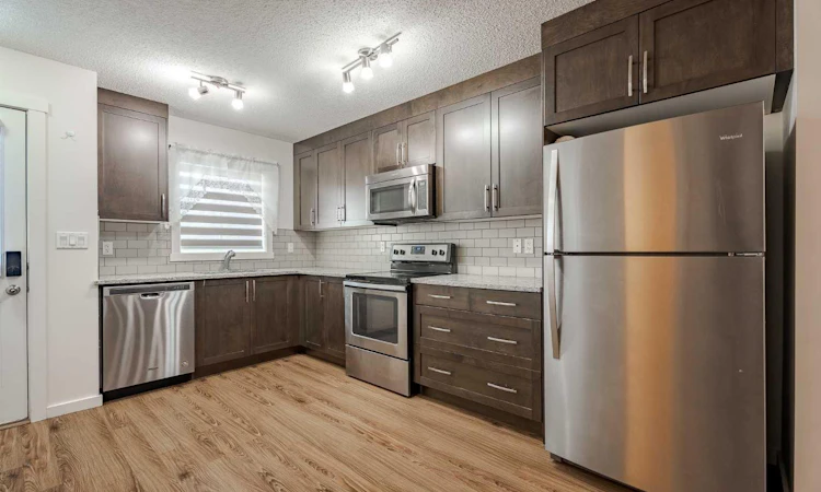 202-2400 Ravenswood View SE