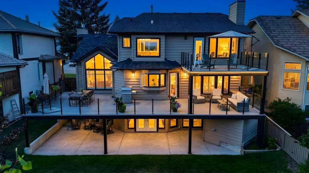 95 Woodridge Close SW, Calgary, AB, T2W 5M2