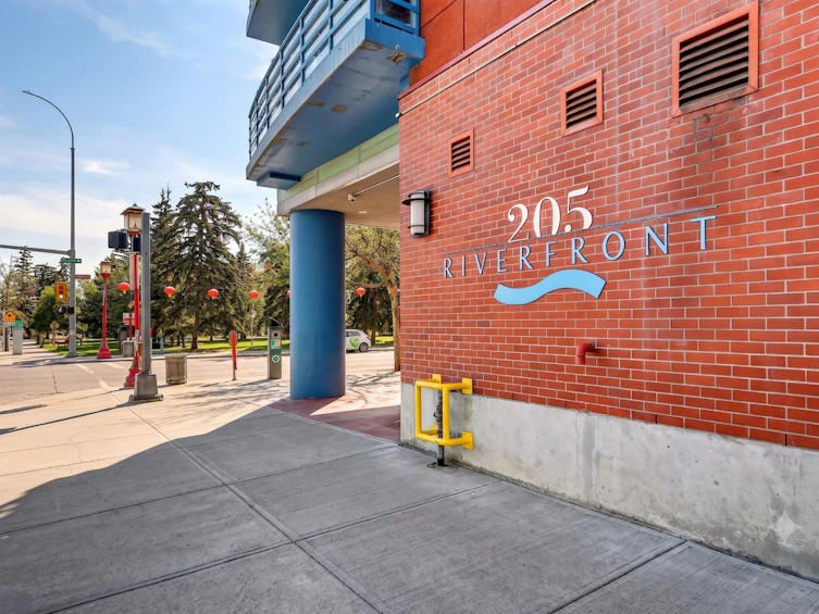 312-205 Riverfront Avenue SW, Calgary, AB, T2P 5K4 - 2