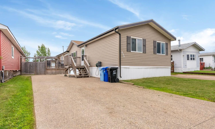 224 Clausen Crescent