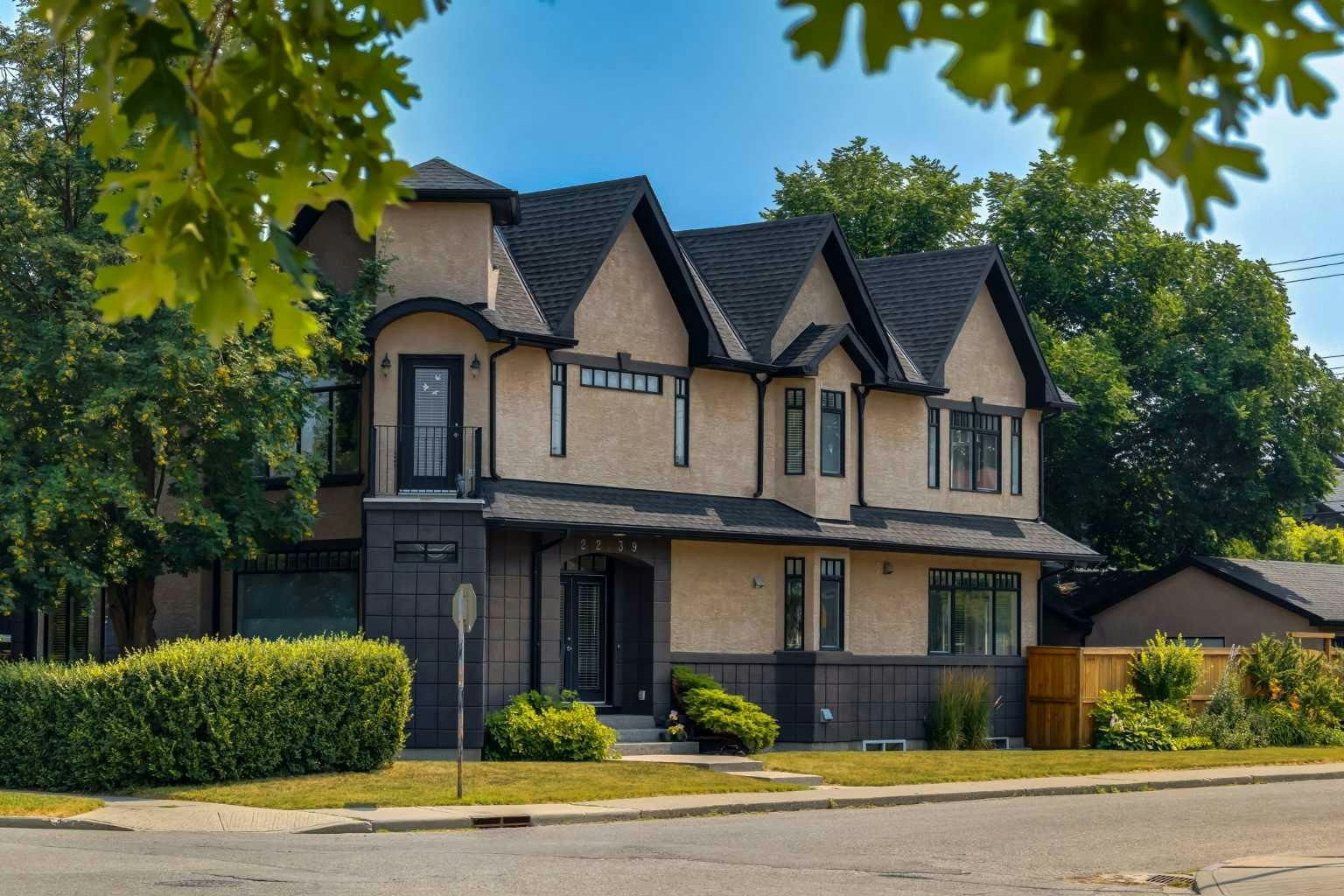 2239 Bowness Road NW, Calgary, AB, T2N 3L4