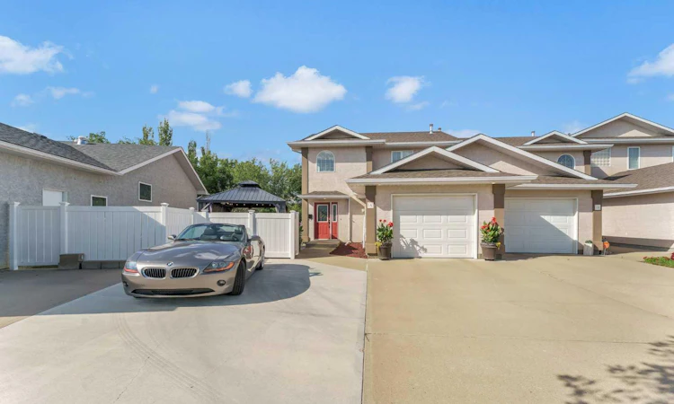 1A Stonegate Crescent SE