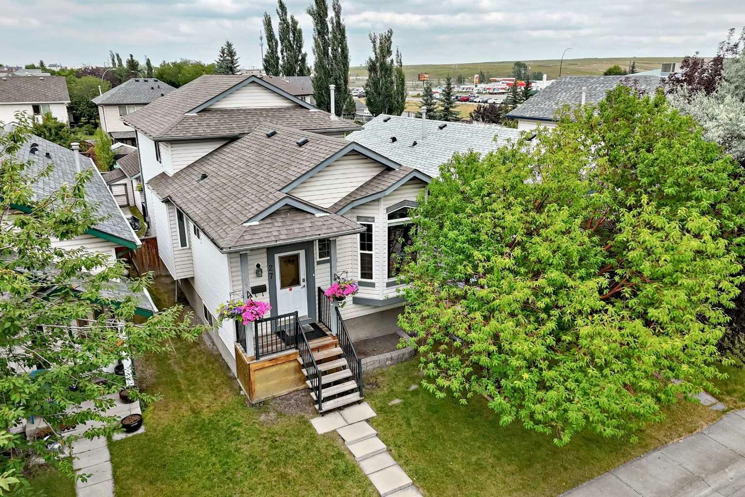 27 Erin Meadow Crescent SE, Calgary, AB, T2B 3L5