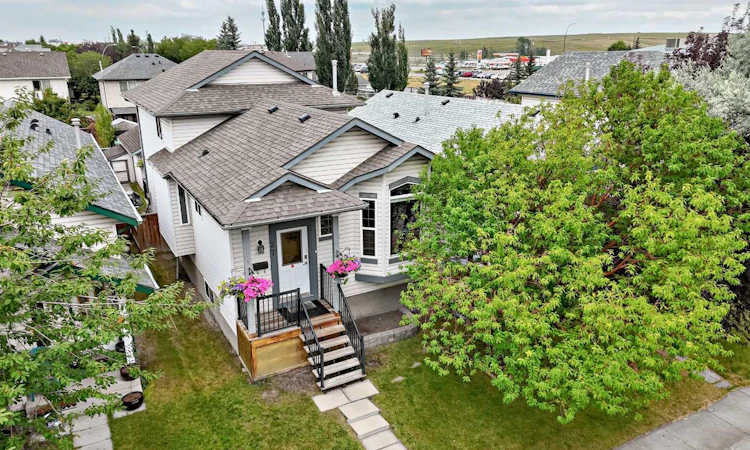 27 Erin Meadow Crescent SE