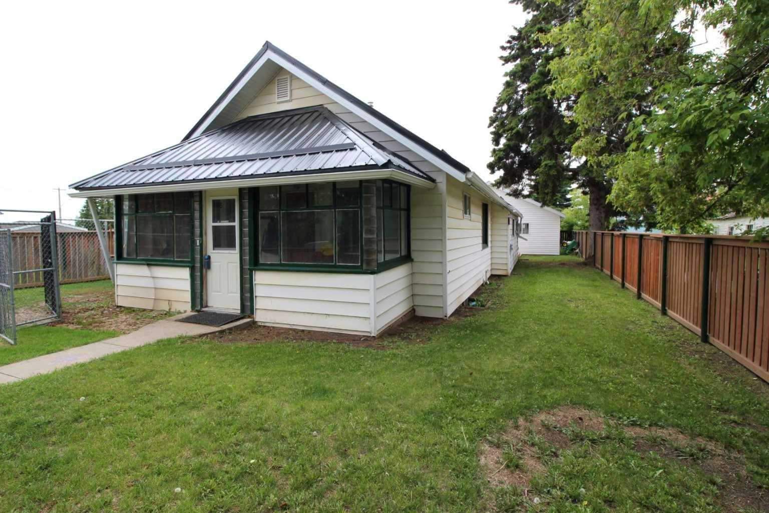 4915 52 Avenue, Eckville, AB, T0M 0X0