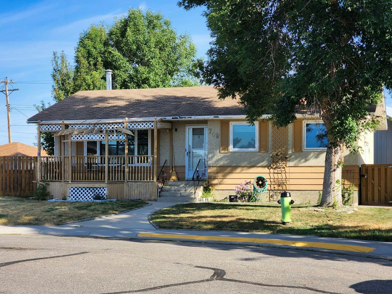 748 54 Avenue W, Claresholm, AB, T0L 0T0