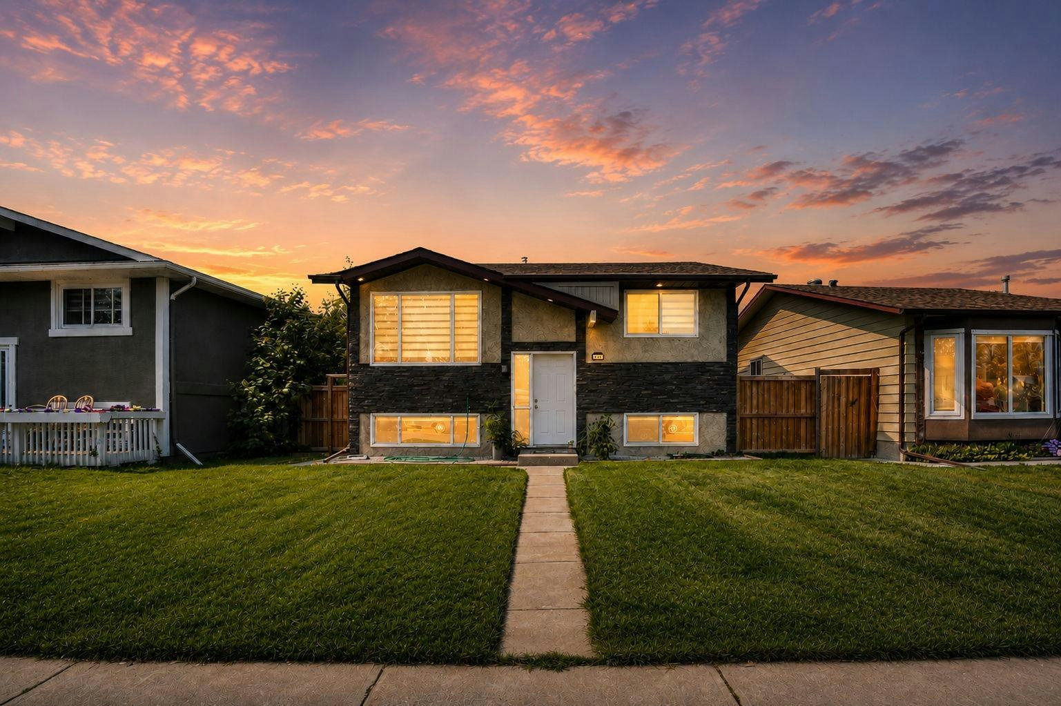 115 Abingdon Crescent NE, Calgary, AB, T2A 6W8