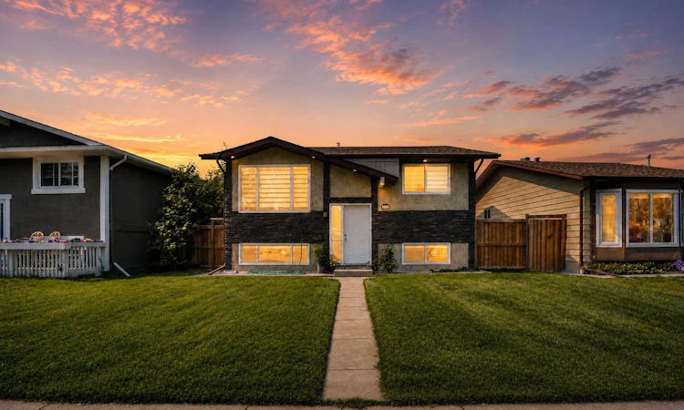 115 Abingdon Crescent NE