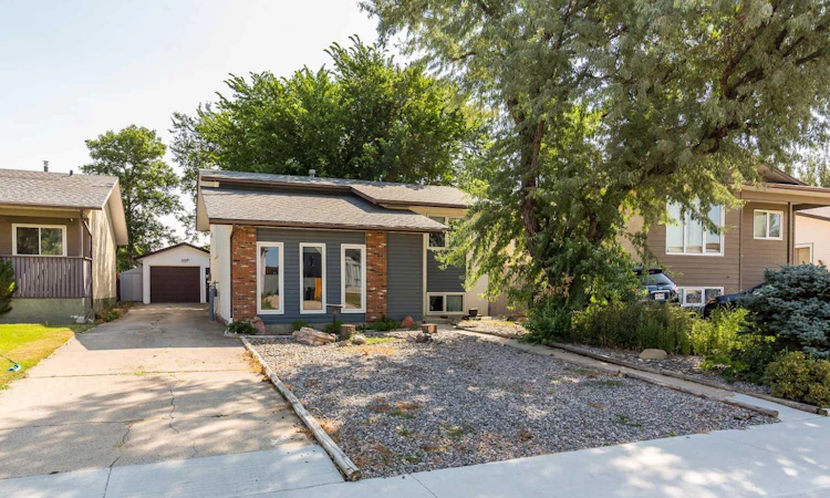 196 Mt Crandell Crescent W