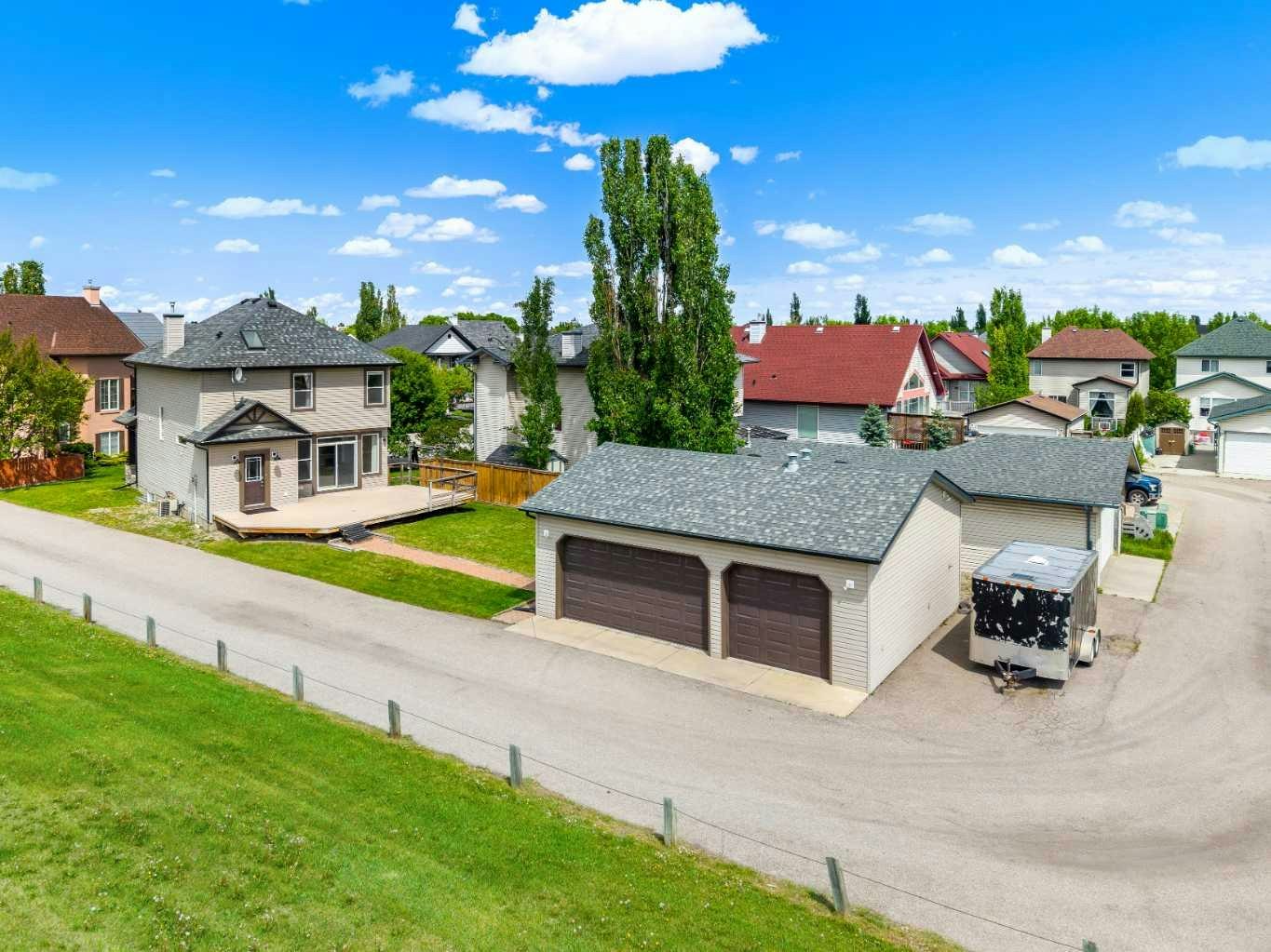 31 Elgin Green SE, Calgary, AB, T2Z 3Y8
