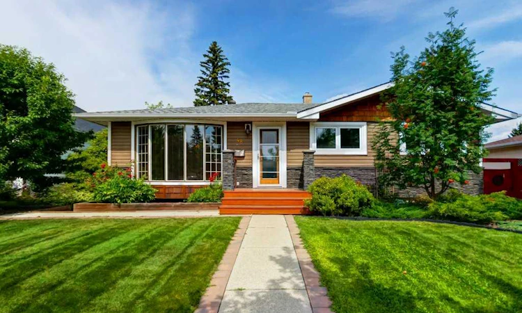 48 Hillary Crescent SW