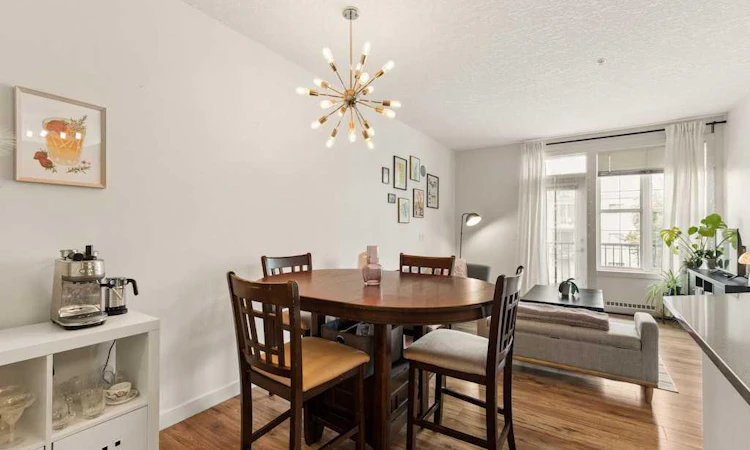 313-208 Holy Cross Lane SW