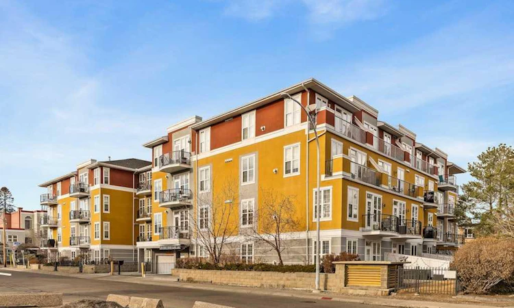 313-208 Holy Cross Lane SW