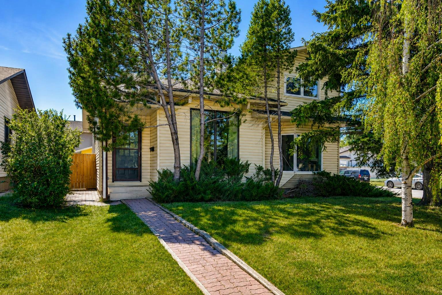 3624 Cedarille Drive SW, Calgary, AB, T2W 3X8