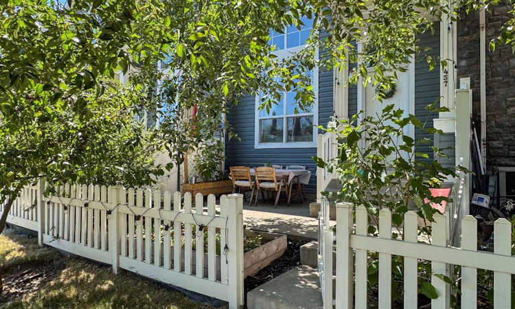 457 Elgin Gardens SE