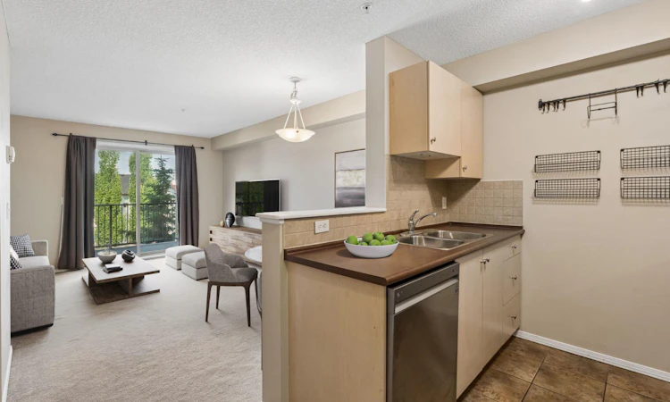 1305-8 Bridlecrest Drive SW
