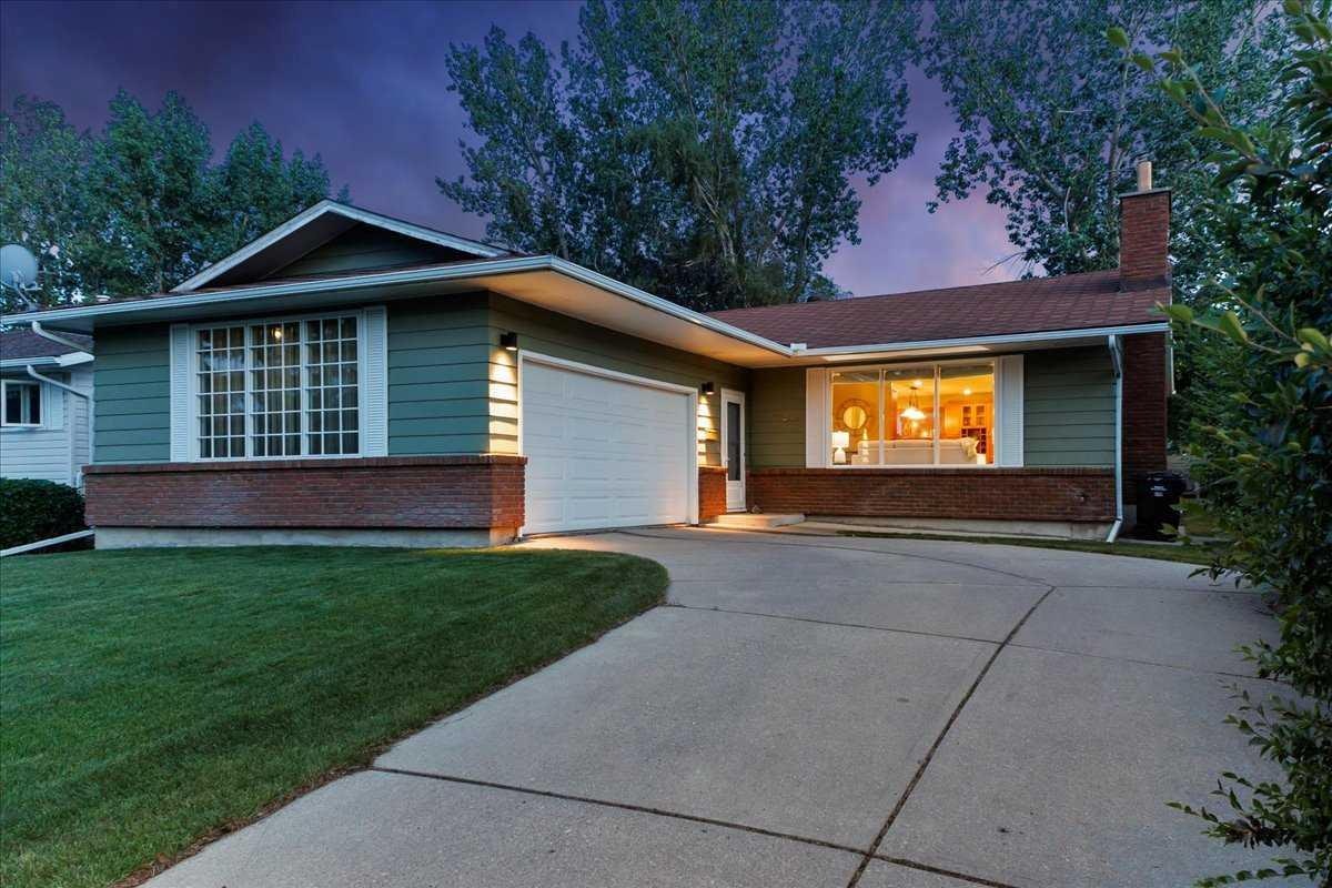 124 Oakmoor Place SW, Calgary, AB, T2V 4A3