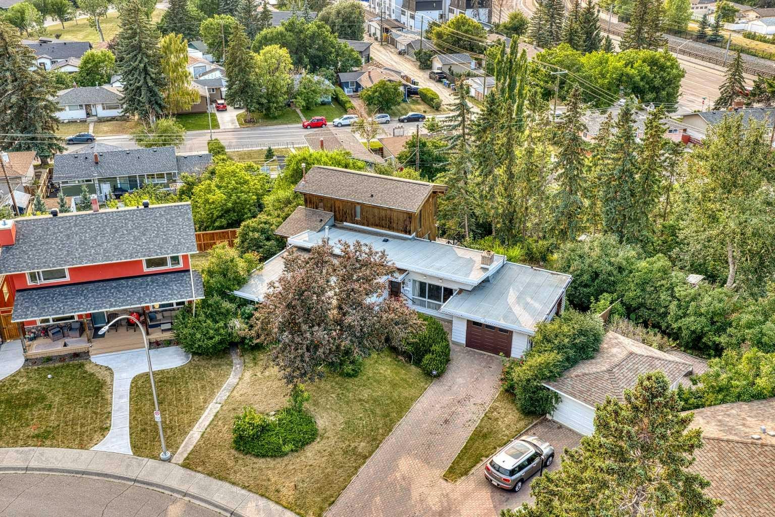 15 Glenview Drive SW, Calgary, AB, T3E 4H4