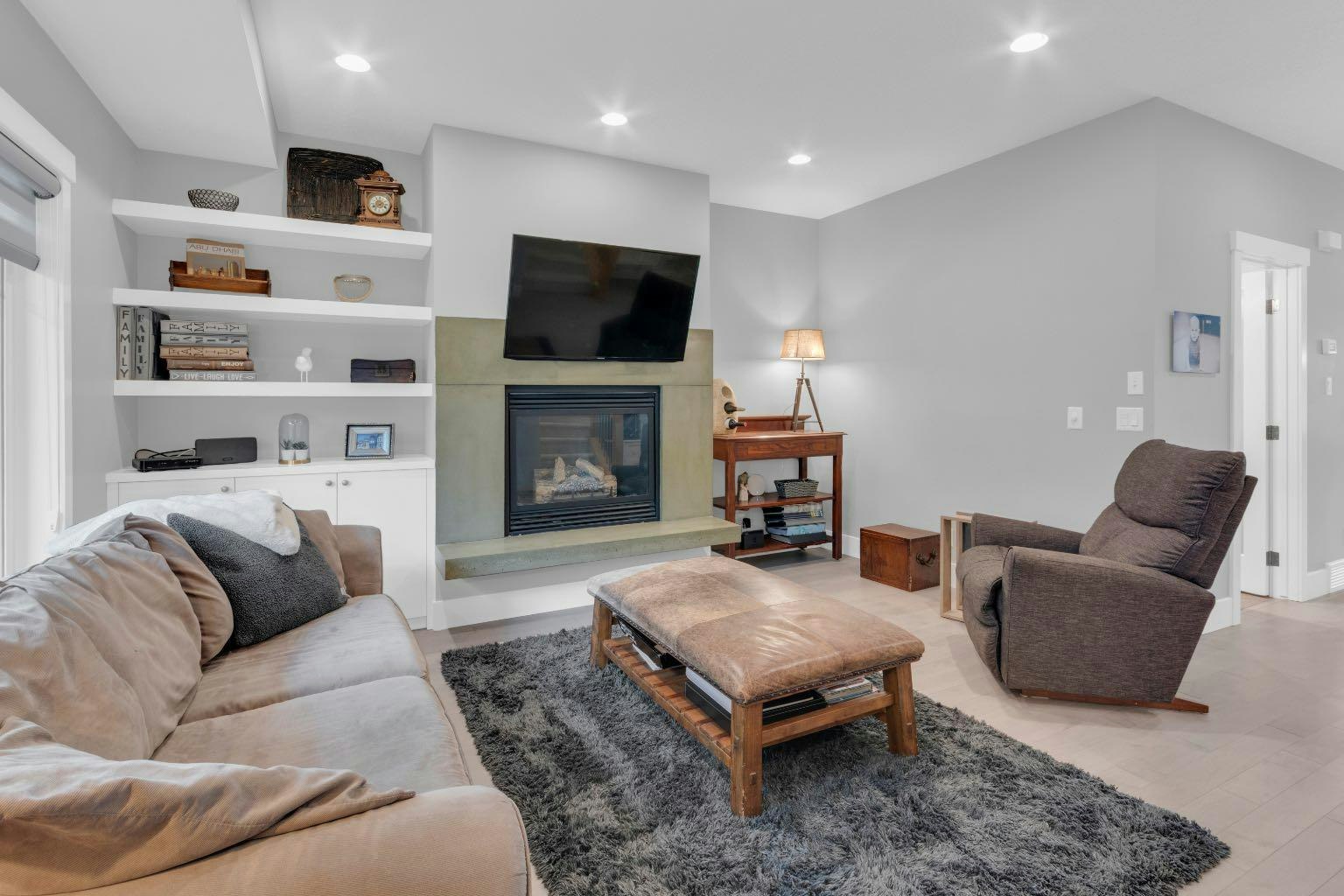 4616 82 Street NW, Calgary, AB, T3B 2P7