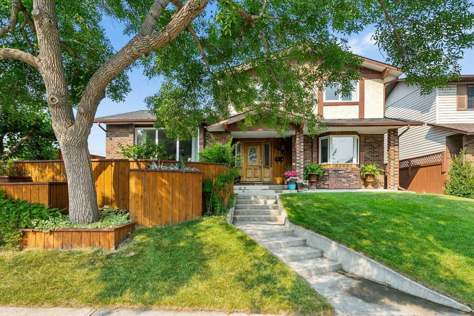 152 Templewood Road NE, Calgary, AB, T1Y 4G9
