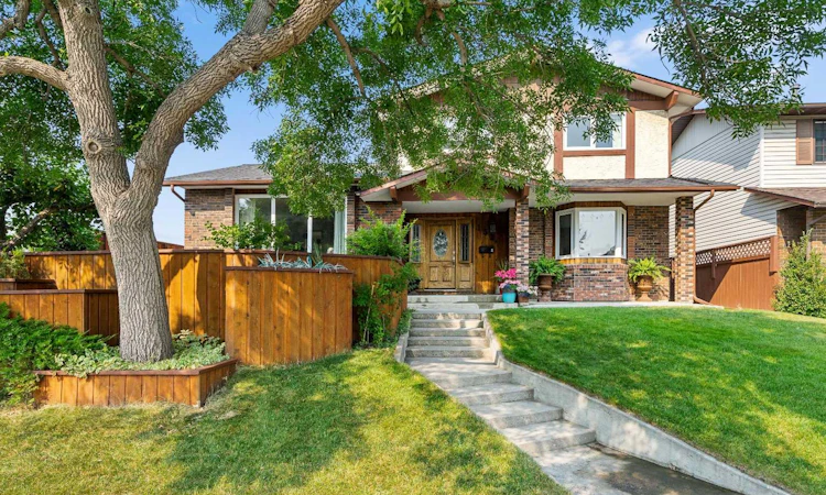 152 Templewood Road NE