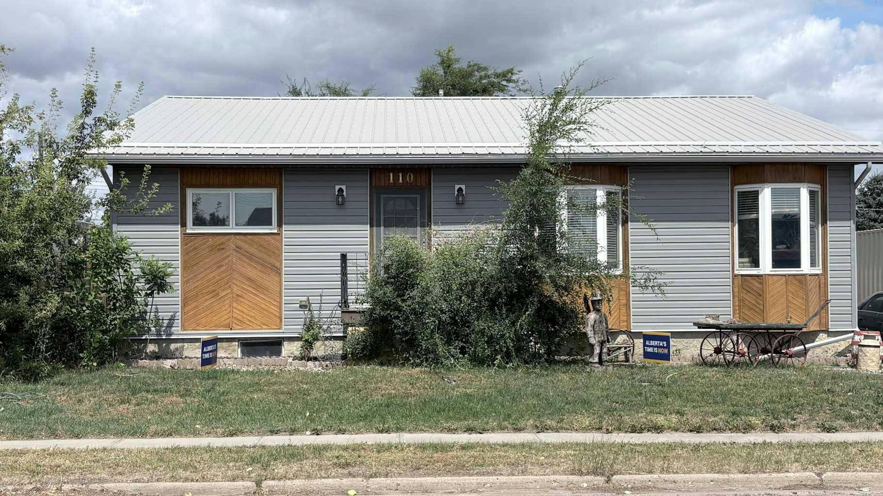 110 4 Avenue W, Bow Island, AB, T0K 0G0
