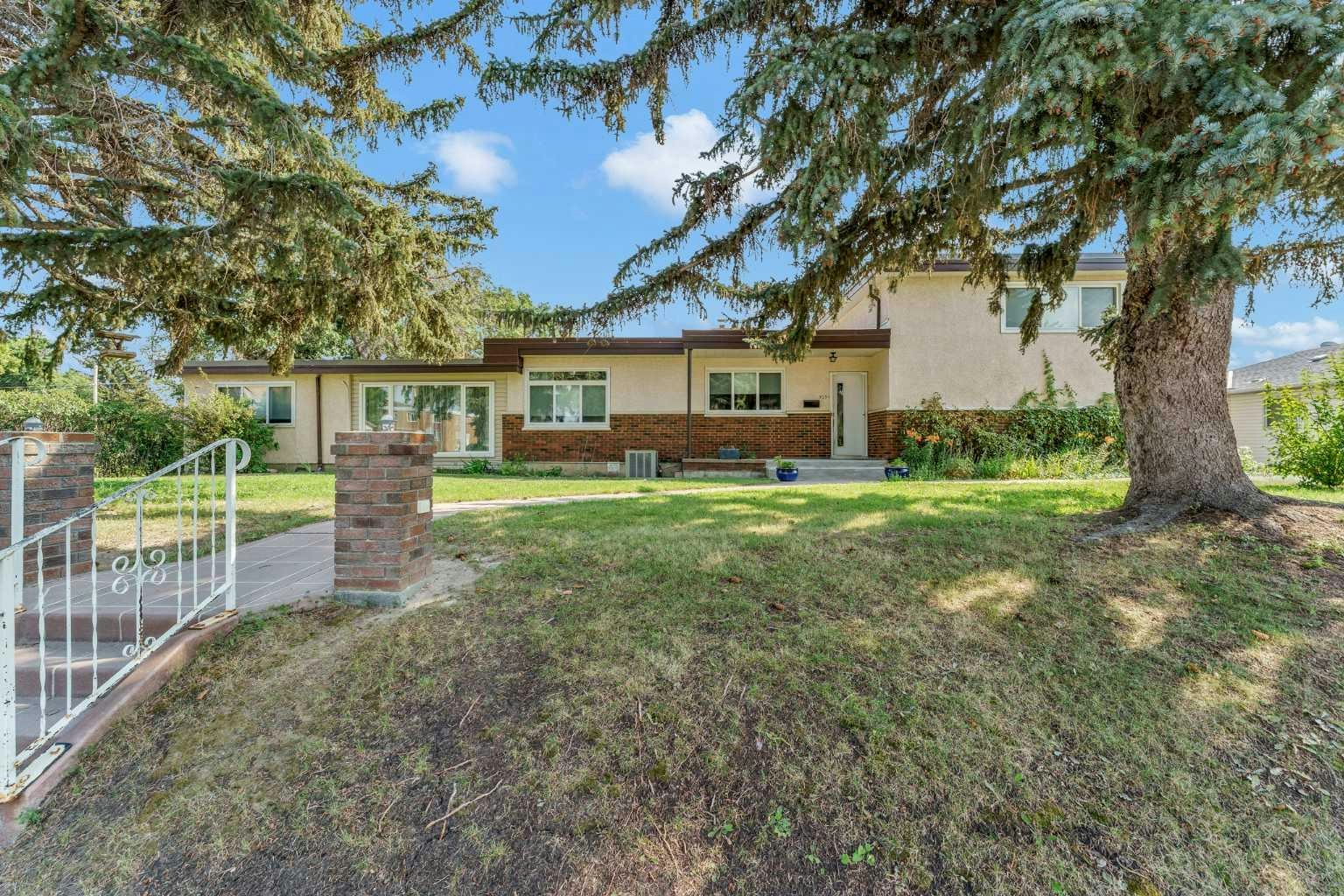 303 10 Street SW, Medicine Hat, AB, T1A 4R3