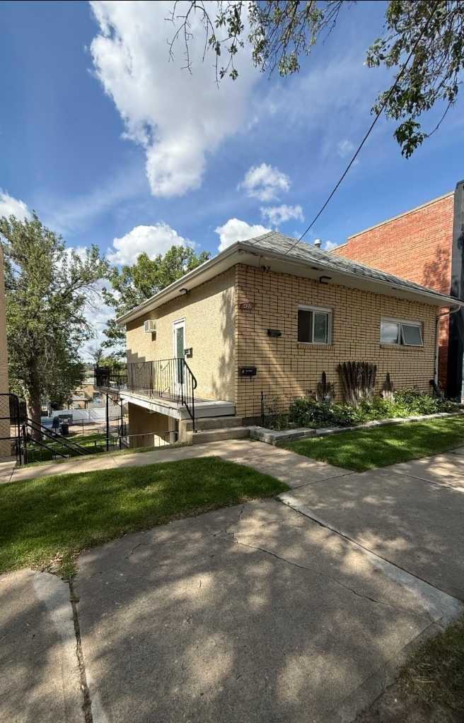 422 5 Street SE, Medicine Hat, AB, T1A 0N1