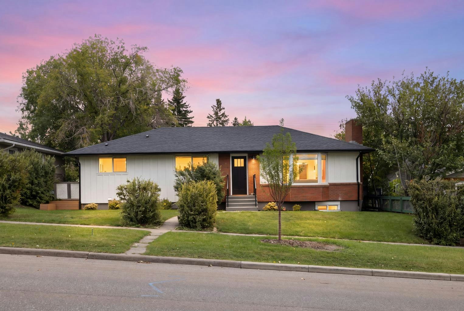 4112 19 Street NW, Calgary, AB, T2L 2B6