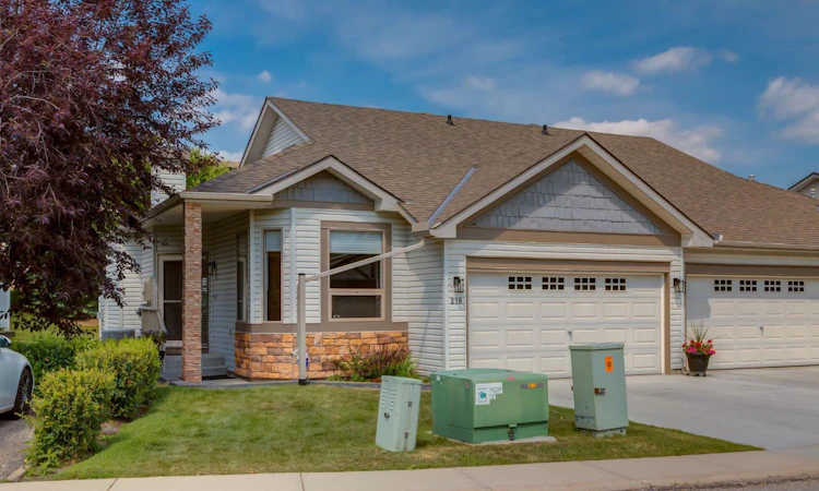 218 Springbank Villas SW