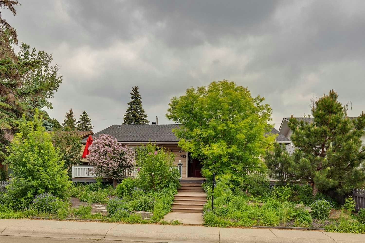 783 Lake Twintree Crescent SE, Calgary, AB, T2J 2W2