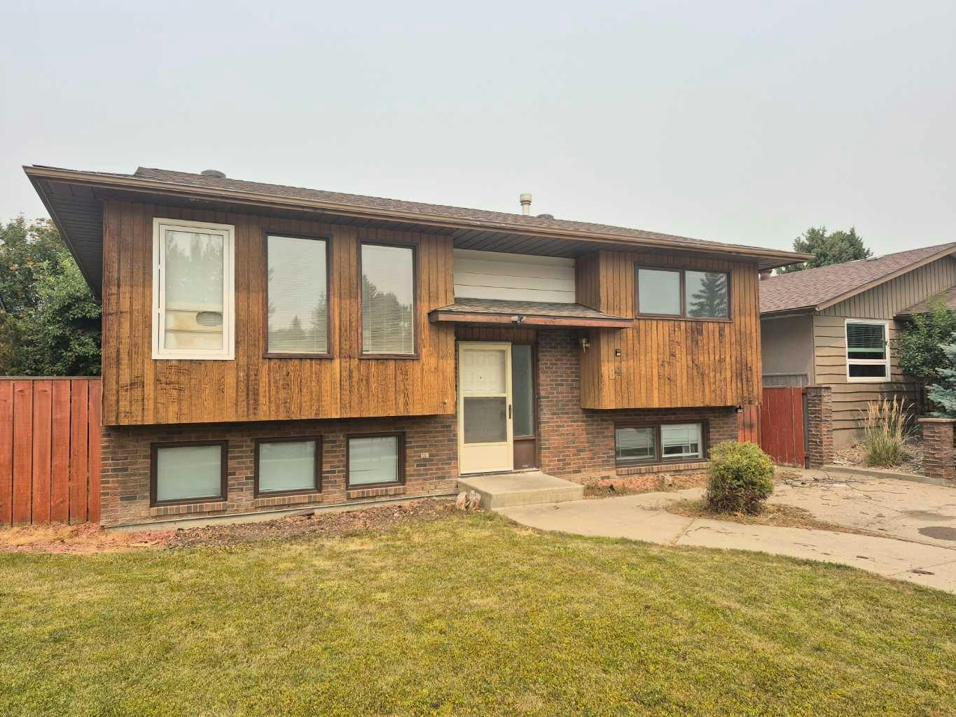 84 Eton Road W, Lethbridge, AB, T1K 4V2