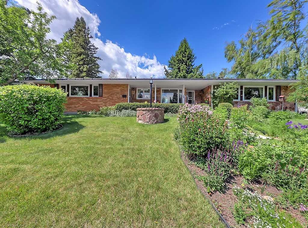 230 Oakwood Place SW, Calgary, AB, T2V 3Y6