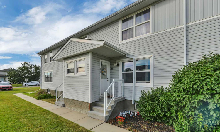 11 Poplar Crescent